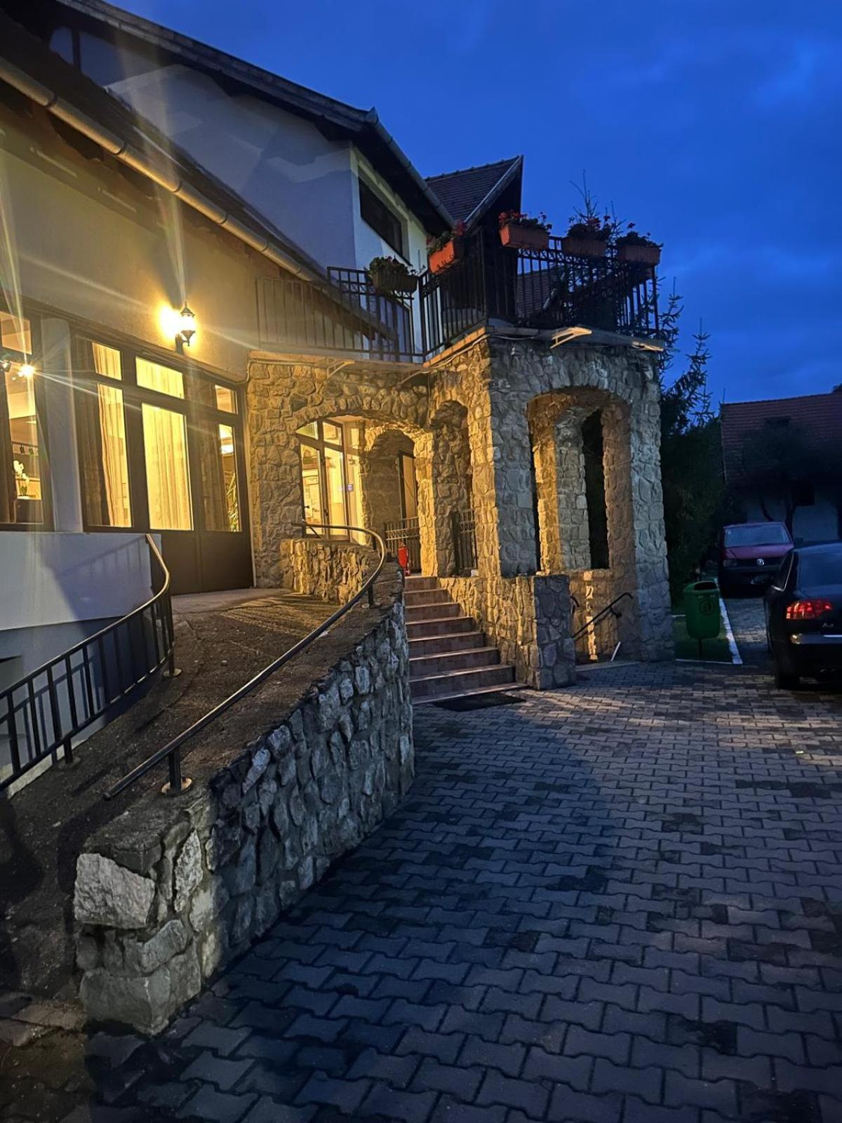 Pensiunea Casa Saxonia Rîşnov Buitenkant foto